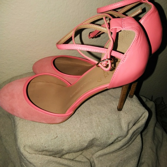 Shoe - Picture 4 of 4